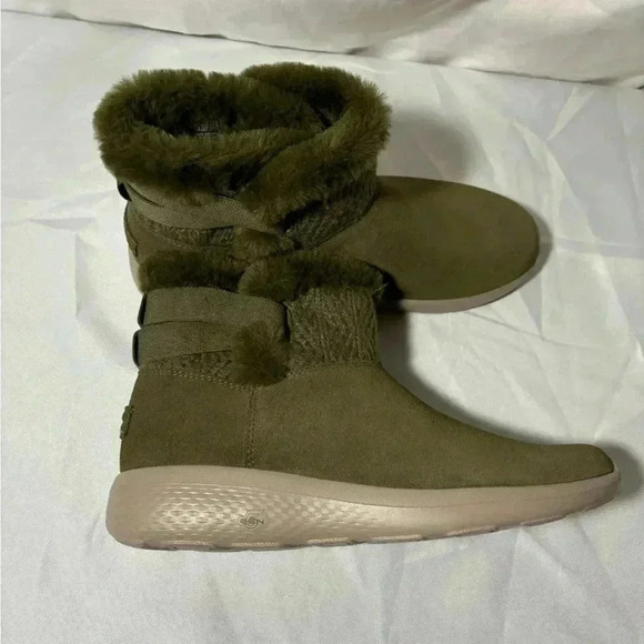 New with tags, womens size 9.5 sketchers on the go water repellant boots, #J387 - Picture 4 of 7